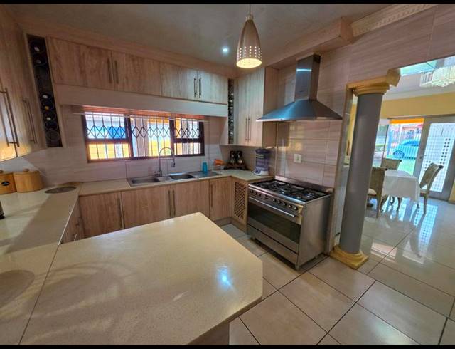5 BEDROOM HOUSE FOR SALE IN THE ORCHARDS